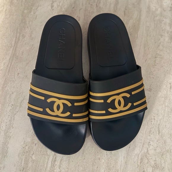 CHANEL Shoes - CHANEL CC Logo Rubber Slide Sandals Navy Gold | Size 38 (US 7.5–8)